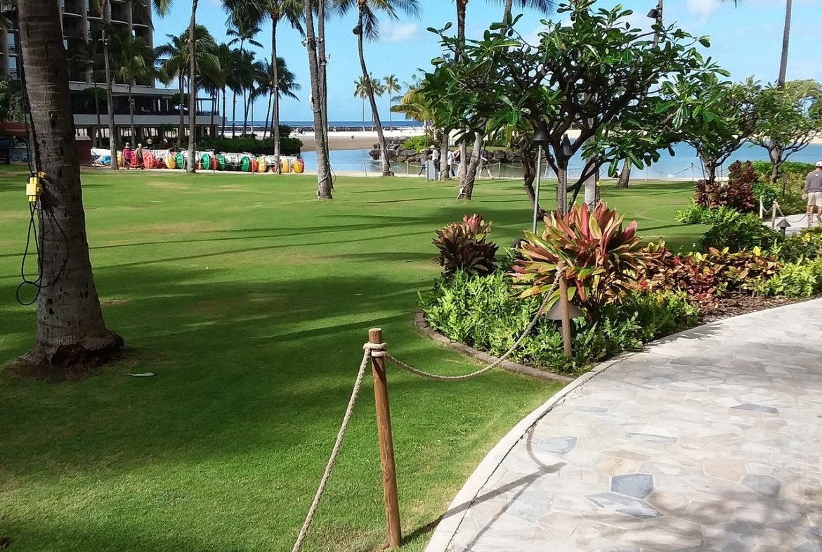 Grand Waikikian by Hilton Grand Vacations Outside