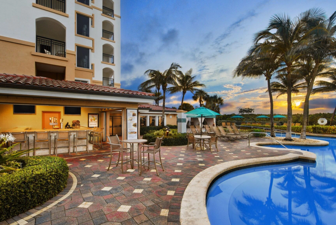 Marriott's Ocean Pointe Pool Bar