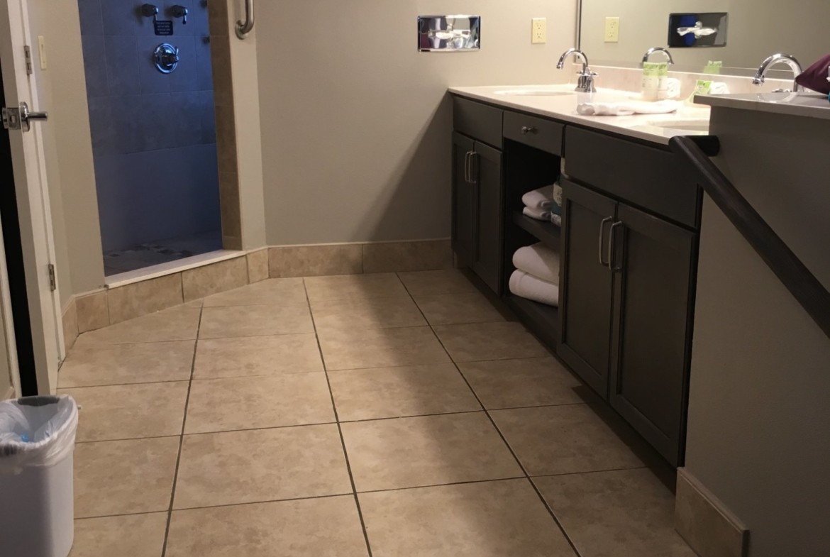 Marriott's Sabal Palms Dining Bathroom