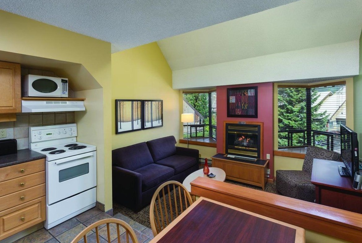 Shell Vacations Club Mountainside Lodge Living Room and Kitchen