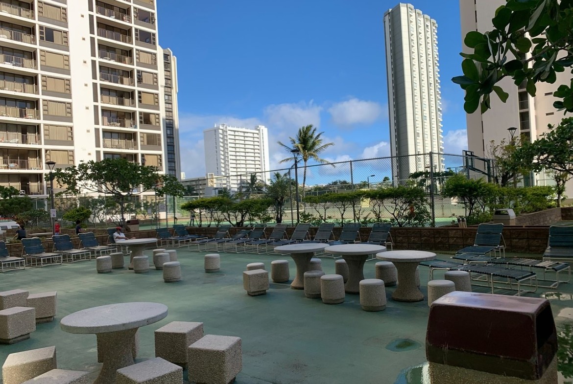 VRI Sweetwater at Wakiki Banyan Towers Courtyard