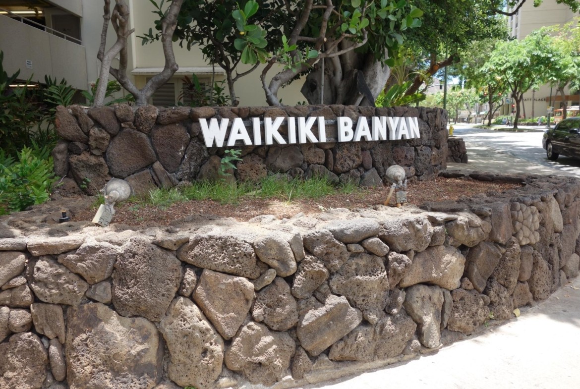 VRI Sweetwater at Wakiki Banyan Towers Sign