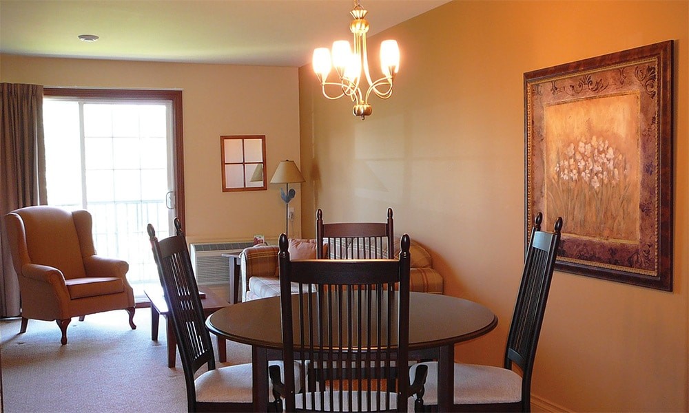 Club Geopremiere At Auberge Du Lac Morency Dining