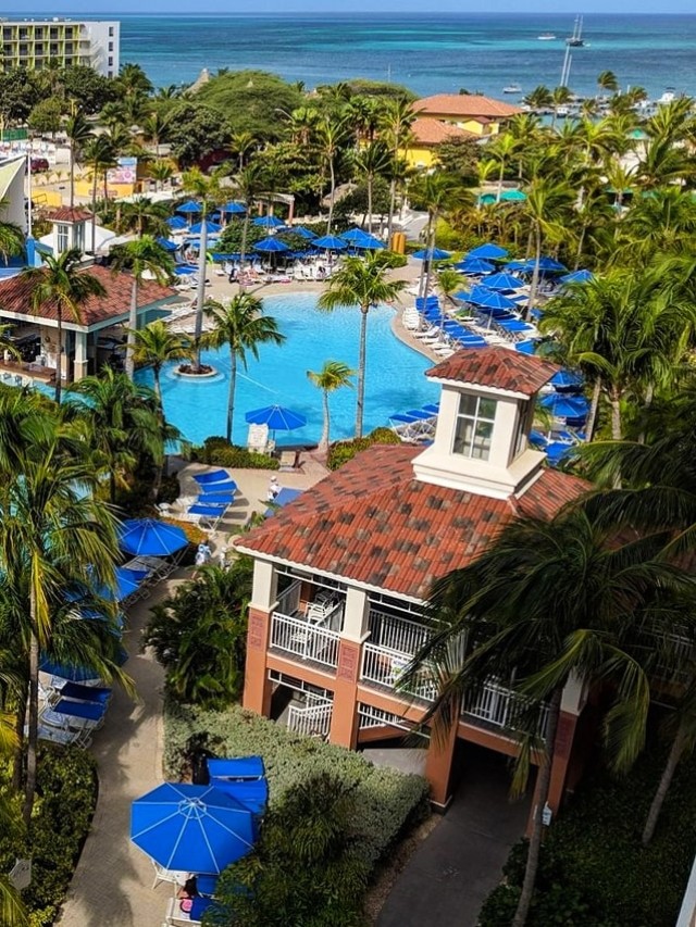 marriott-aruba-surf-club-lazy-river-view