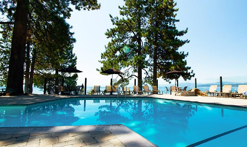 Red Wolf Lakeside Lodge pool