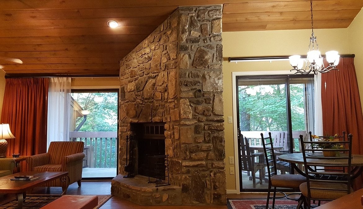 Foxhunt At Sapphire Valley living room