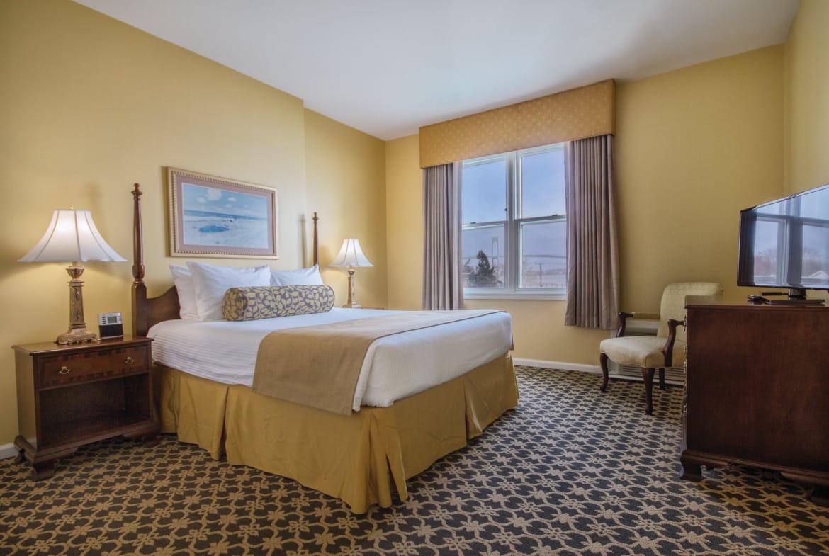 Wyndham Bay Voyage Inn Bedroom