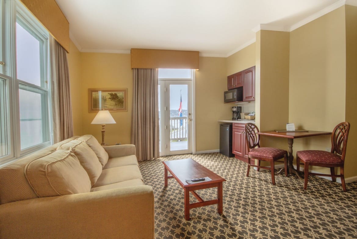 Wyndham Bay Voyage Inn Living Room