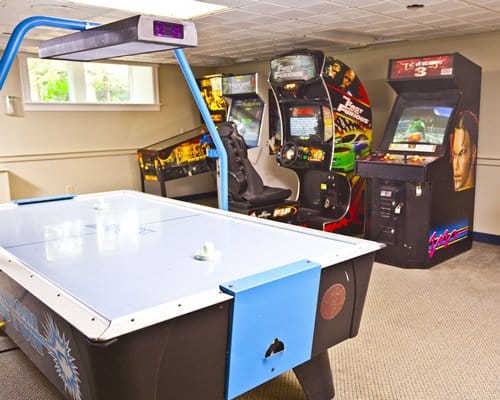 Holly Tree Resort arcade