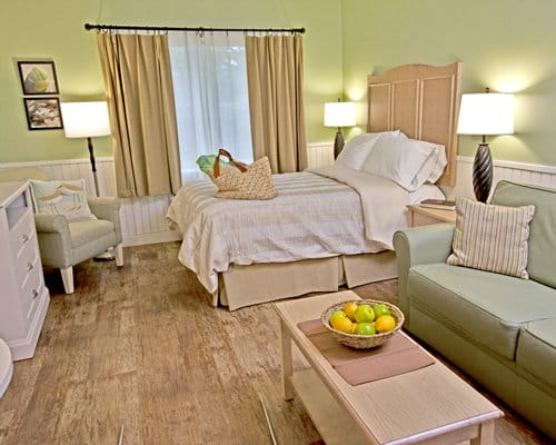 Holly Tree Resort bedroom