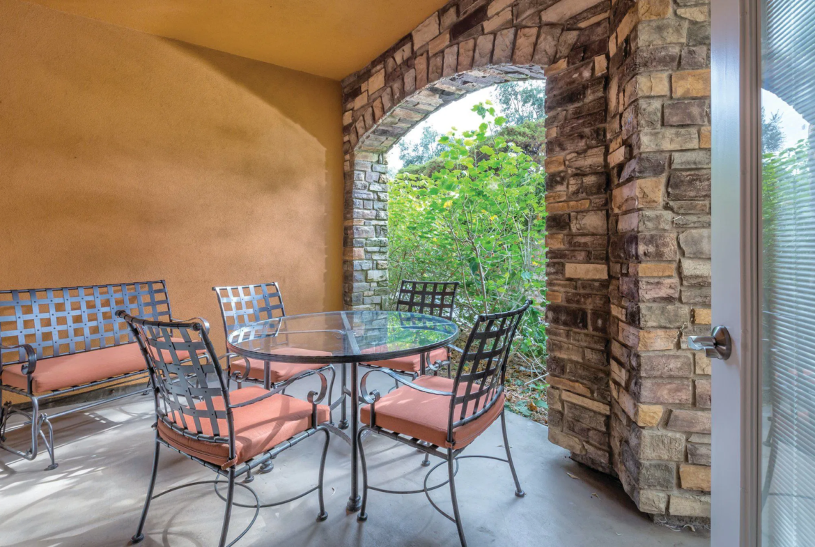 Vino Bello Resort — Patio