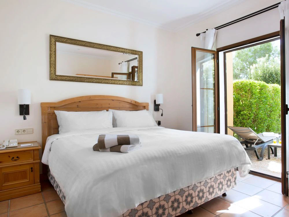 Bright master bedroom at Marriott's Club Son Antem. Learn how much does marriott timeshare cost.