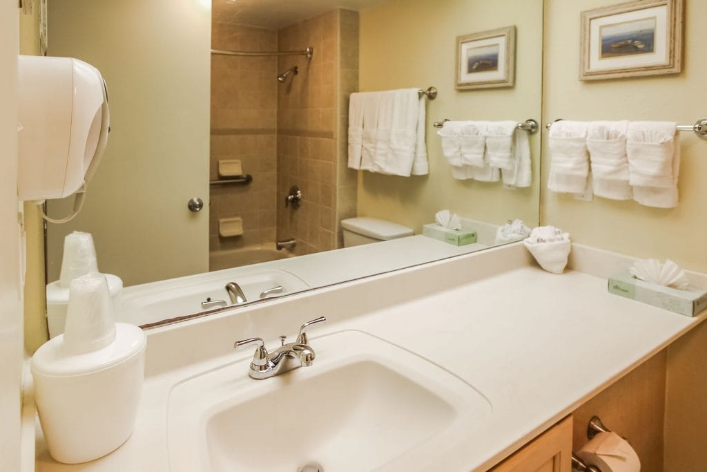 Royale Beach And Tennis Club Bathroom