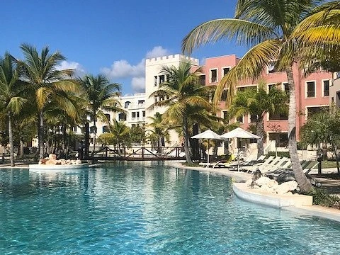 Tan Resorts Pool