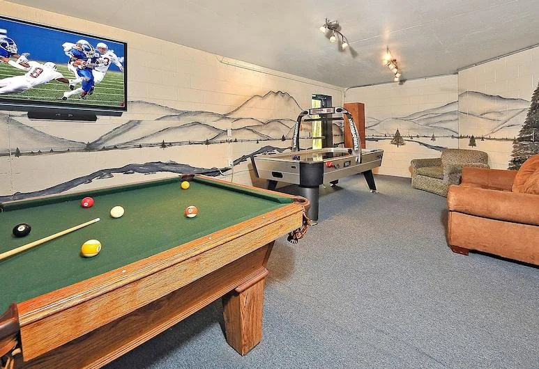 Laurel Point Resort Game Room