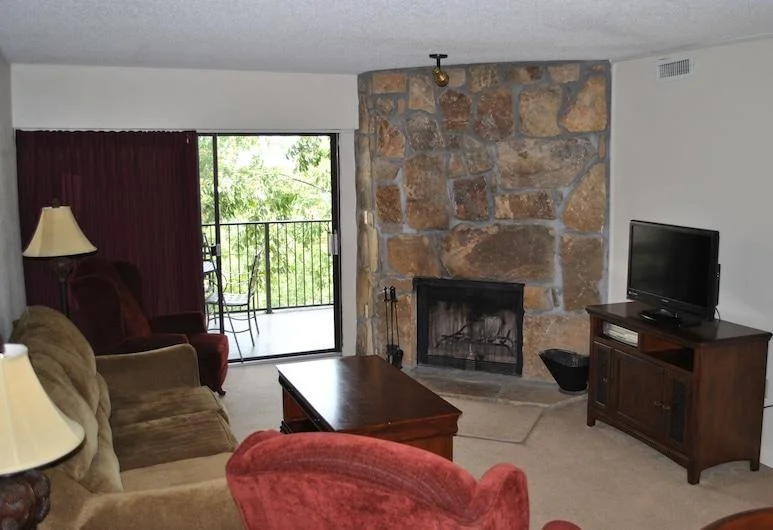 Laurel Point Resort Living Room