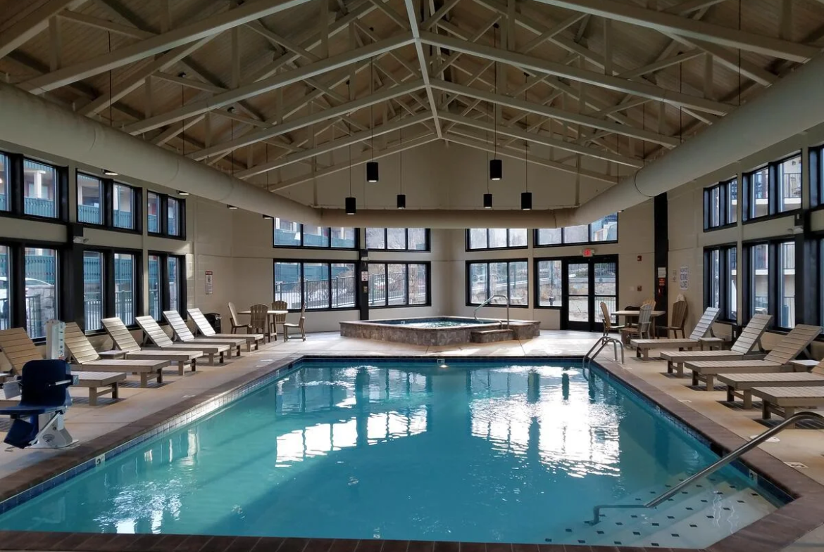 Laurel Point Resort Indoor Pool Hot Tub