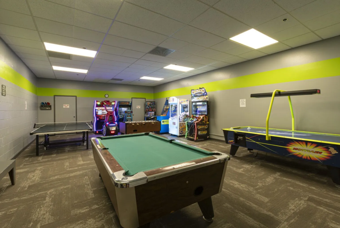 Canyon Rim at Eagle Crest Arcade