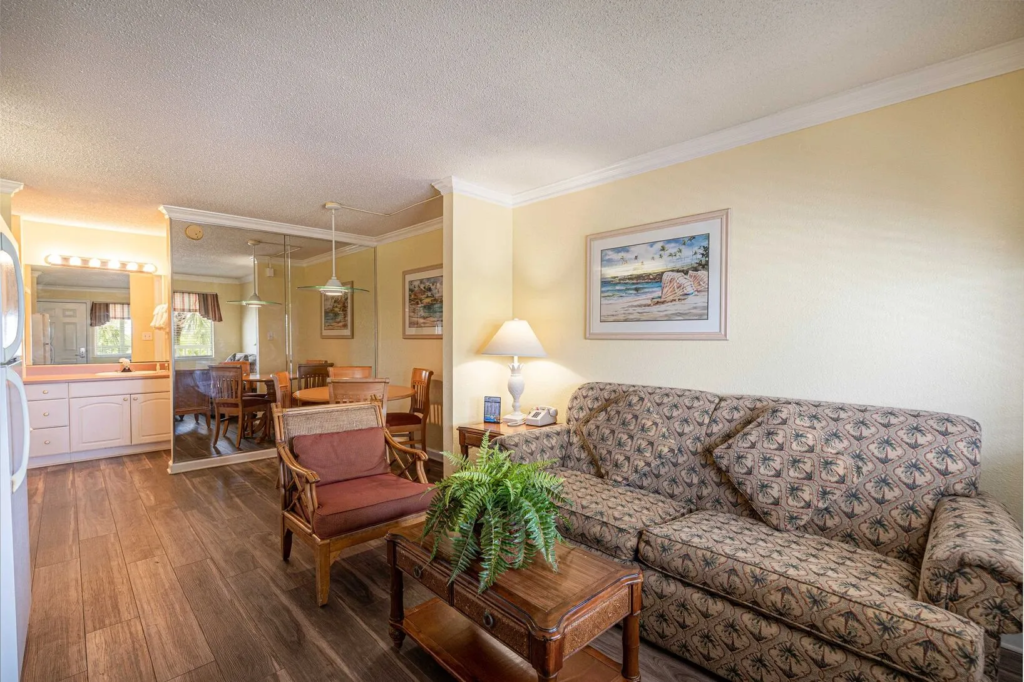 Beach Resorts in Destin Florida: Club Destin Living Room