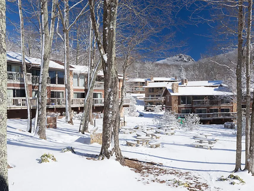 Blue Ridge Village in Winter, The Best Time to Travel to North Carolina