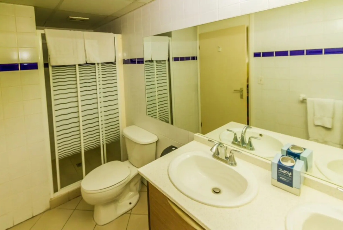 La Vista Beach Resort Bathroom