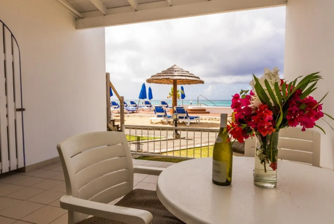 La Vista Beach Resort Patio