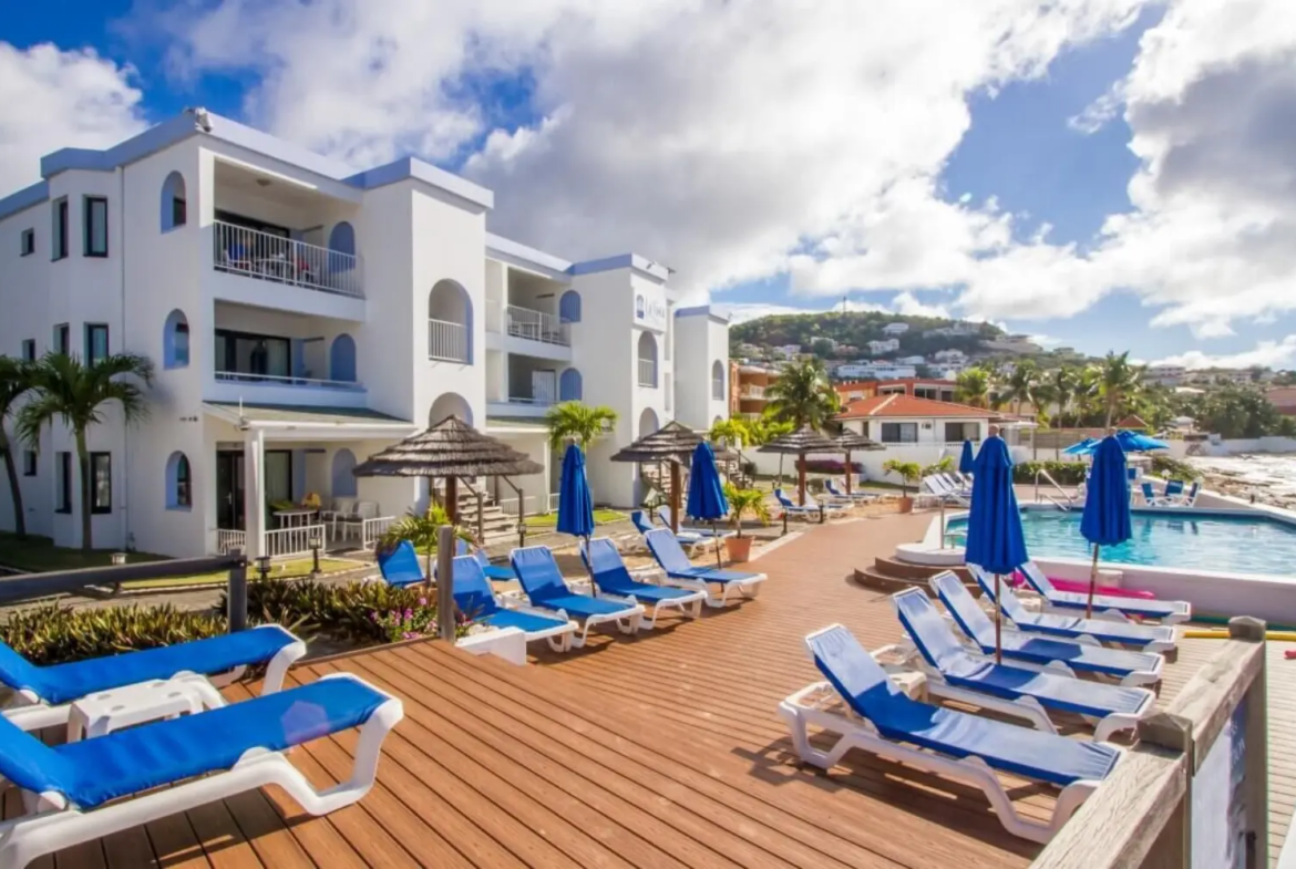La Vista Beach Resort Pool
