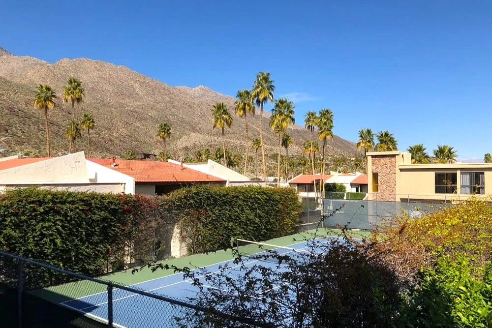Palm Springs Vacation: Palm Canyon Resort Courts