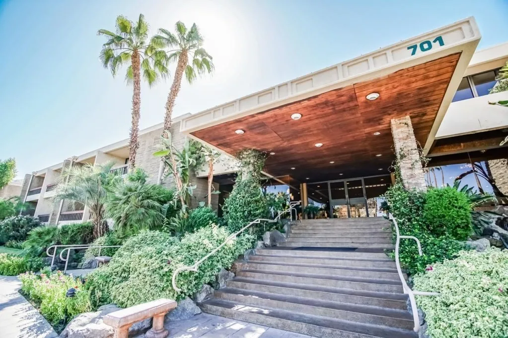 Palm Springs Tennis Club Entrance