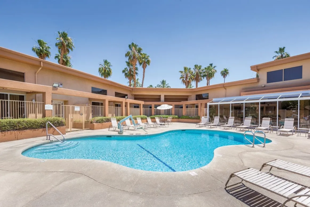 Palm Springs Vacation: Plaza Resort and Spa Pool