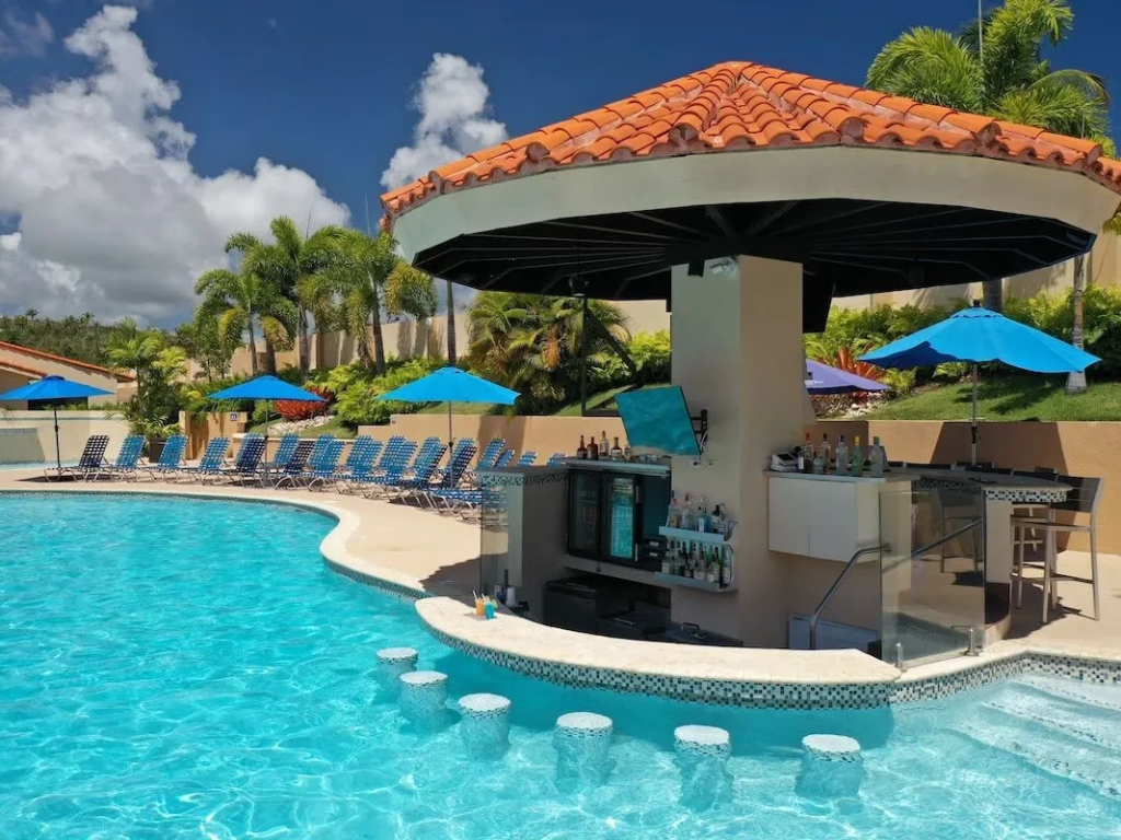 Royal Holiday – Park Royal Club Cala — Humacao Pool Bar